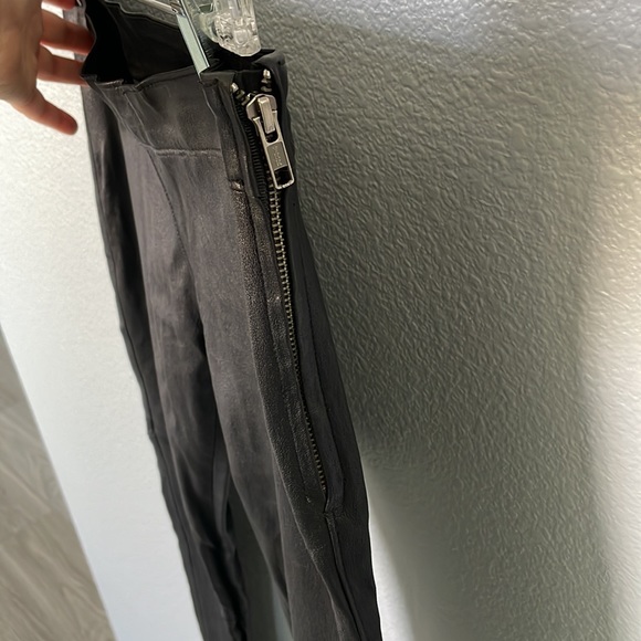 Mason - 100% Stretch Lambskin Legging Pants - Picture 6 of 9